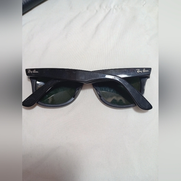 Ray-Ban Black Sunglasses with Textured Case - Picture 3 of 6